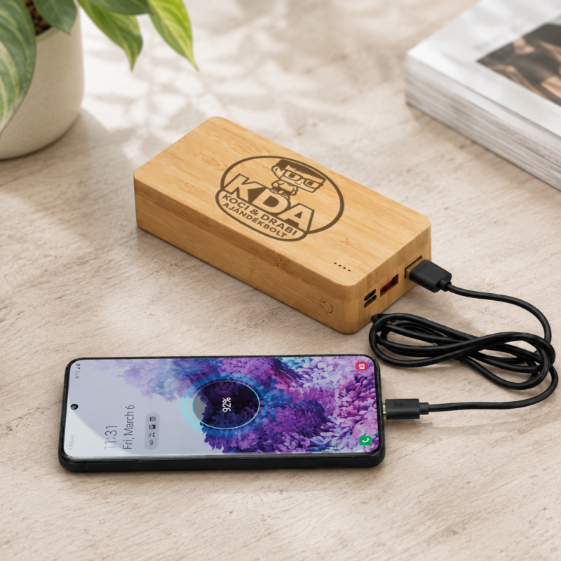 Egyedi gravírozott bambusz powerbank gyorstöltéssel – 20 000 mAh