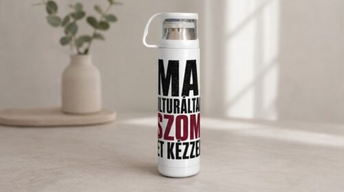 77 ket kezzel