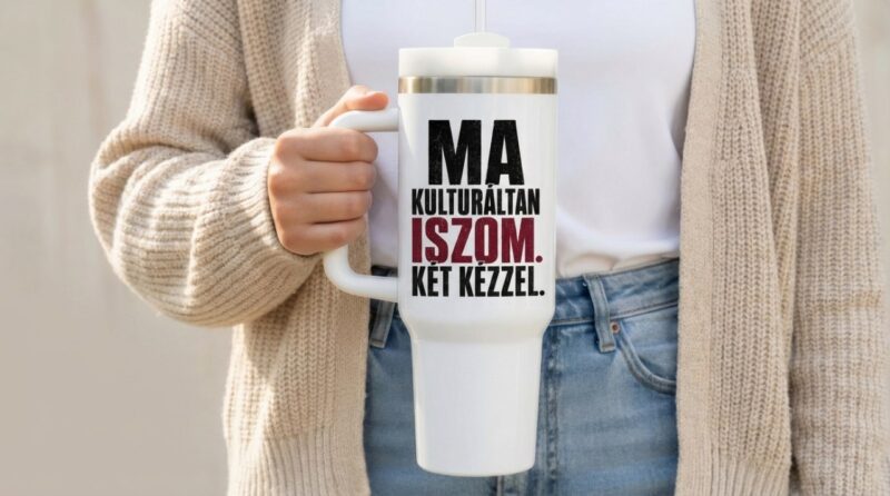 77 ket kezzel